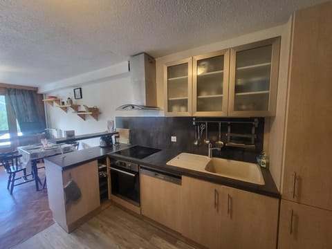 Studio ensoleillé avec balcon au centre de Montgenèvre, proche commodités et pistes - FR-1-266-128 Apartment in Montgenèvre