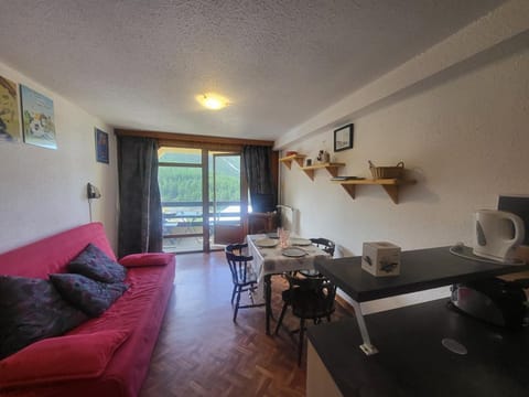 Studio ensoleillé avec balcon au centre de Montgenèvre, proche commodités et pistes - FR-1-266-128 Apartment in Montgenèvre