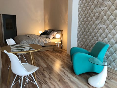 Bed, Seating area, Bedroom