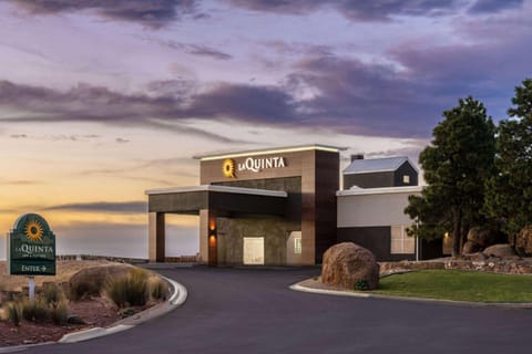 Property building, Natural landscape, Street view, Parking