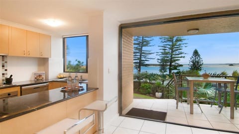 View (from property/room), Balcony/Terrace, Sea view, kitchen