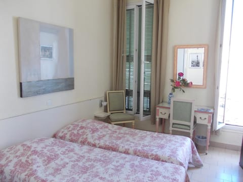 Day, Photo of the whole room