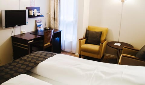 Bed, Seating area