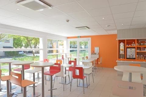 Restaurant/places to eat, Continental breakfast, Buffet breakfast