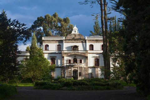 Property building, Facade/entrance, Spring, Day, Natural landscape, Garden, Banquet/Function facilities, Garden view, Landmark view, internet