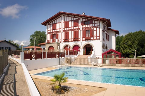 Facade/entrance, Swimming pool