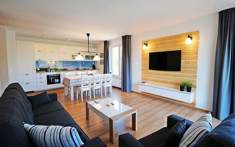 TV and multimedia, Kitchen or kitchenette, Living room, Seating area, Dining area