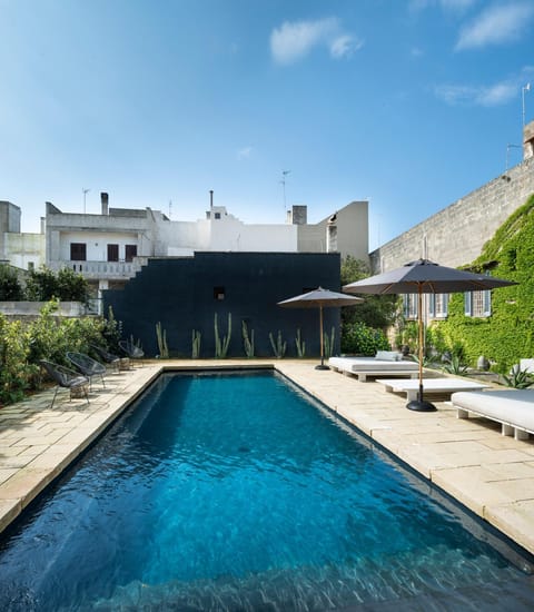Swimming pool, Swimming pool