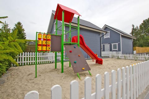 Nearby landmark, Neighbourhood, Natural landscape, Children play ground