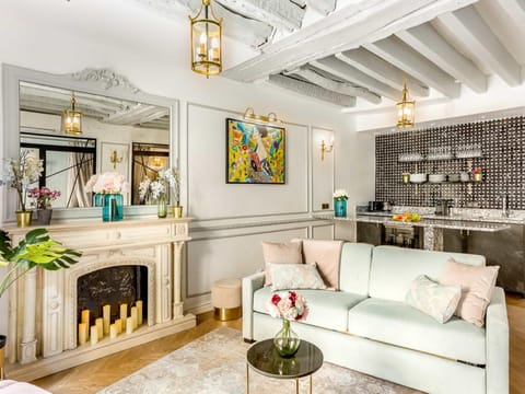 Kitchen or kitchenette, Living room, Seating area, Dining area, fireplace