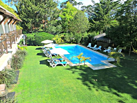 Day, Pool view