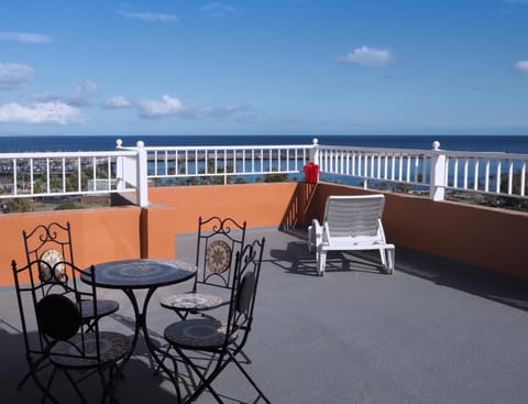 Property building, Nearby landmark, Staff, Facade/entrance, People, Neighbourhood, Natural landscape, Activities, Activities, Snorkeling, View (from property/room), Balcony/Terrace, Other, Other, Decorative detail, Beach, Hiking, Animals, Pets, Guests, City view, Landmark view, Mountain view, Sea view, Street view, Sports, Entertainment, group of guests, Family