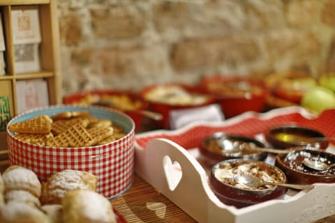 Restaurant/places to eat, Food