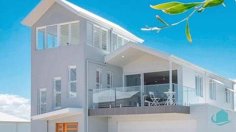 Property building, View (from property/room), Balcony/Terrace