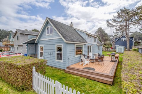 By The Sea House in Roads End