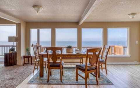 Anchors Aweigh House in Lincoln City