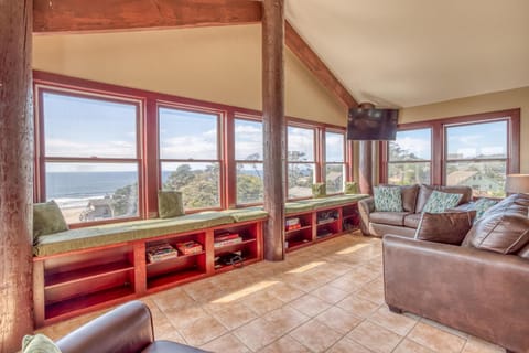 A Beach Treehouse House in Devils Lake