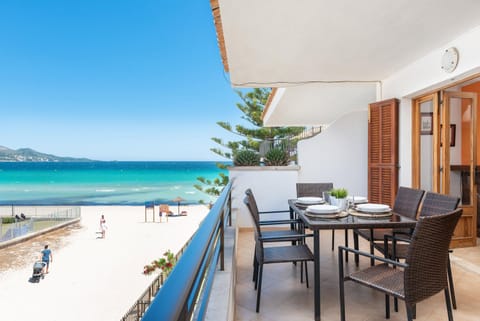 Facade/entrance, Balcony/Terrace, Sea view