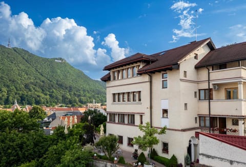 Property building, Spring, Day, Natural landscape, Mountain view