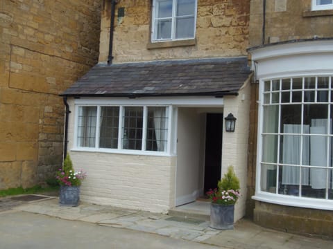 Property building, Day, Location