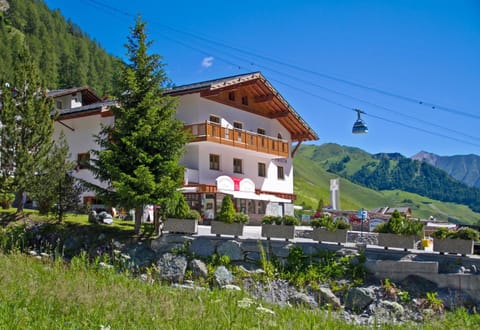 Property building, Nearby landmark, Day, Natural landscape, Summer, Mountain view