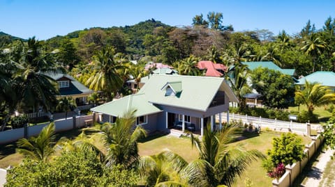 Property building, Day, Natural landscape, Bird's eye view, Garden, Garden view, Mountain view