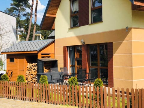 Property building, Day