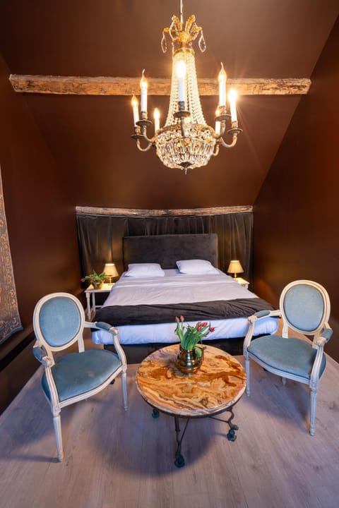 Bed, Photo of the whole room, Seating area, Bedroom