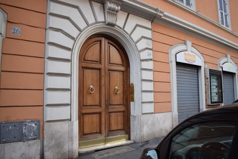 Facade/entrance