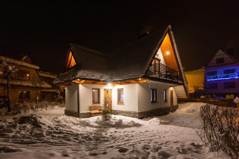 Facade/entrance, Winter