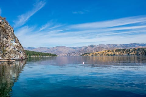 Cabana #11 Hotel in Chelan (In Town)