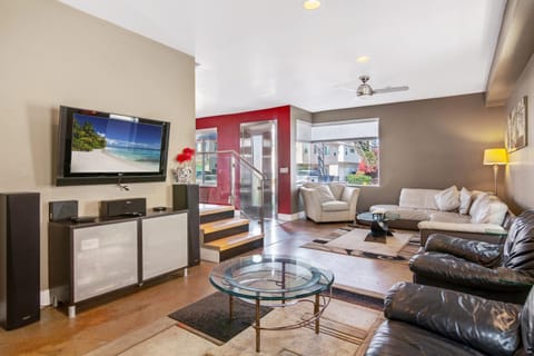 The Swaying Palm Haaven House in Seal Beach