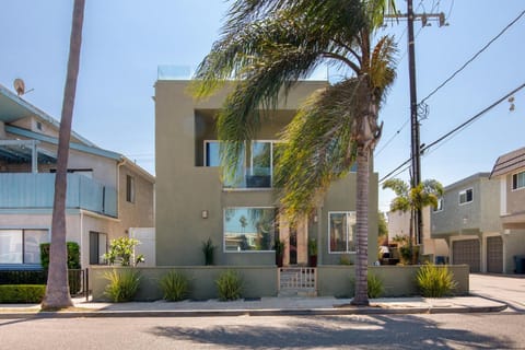 The Swaying Palm Haaven House in Seal Beach