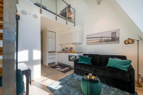 Kitchen or kitchenette, Seating area, Dining area