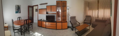 TV and multimedia, Living room, Seating area, Dining area