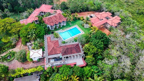 Property building, Day, Natural landscape, Bird's eye view, Garden, Garden view, Pool view, Swimming pool, sunbed