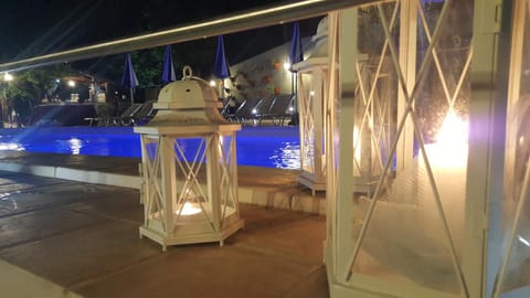 Swimming pool, Swimming pool