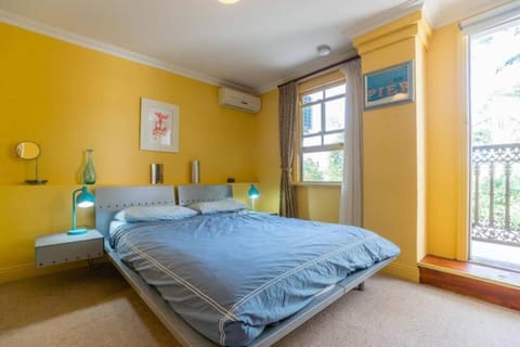 Property building, Bed, Day, Photo of the whole room, On site