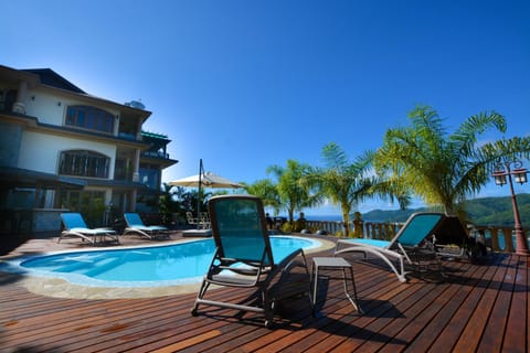Patio, Swimming pool, sunbed