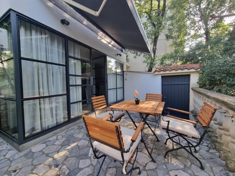 Facade/entrance, Balcony/Terrace