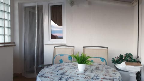 Day, Balcony/Terrace, Decorative detail, Seating area, Text overlay, Area and facilities