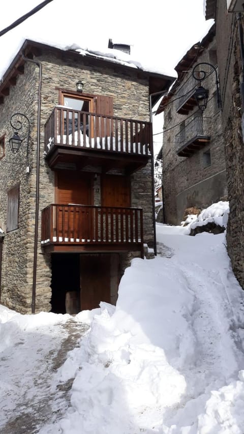 Property building, Day, Winter