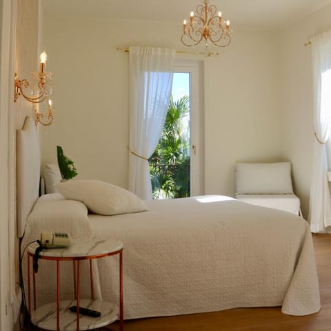 Bed, Balcony/Terrace, Bedroom