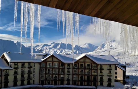Balcony/Terrace, Mountain view