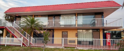 Express Inn & Suites - 5 Miles from St Petersburg Clearwater Airport Hotel in Pinellas Park