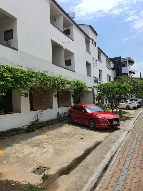 Property building, Day, Street view, Parking