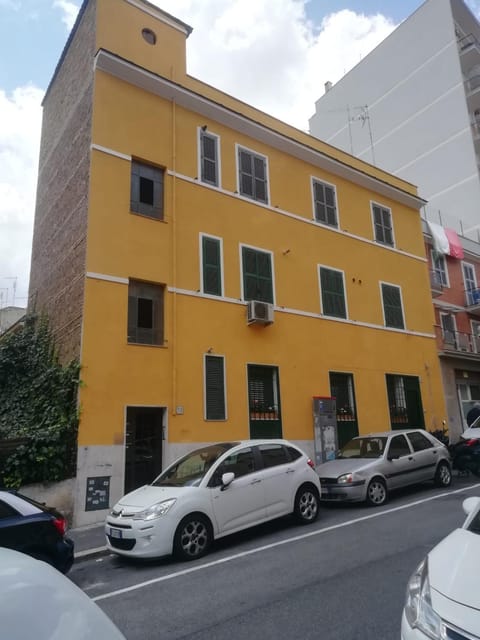 Property building, Facade/entrance
