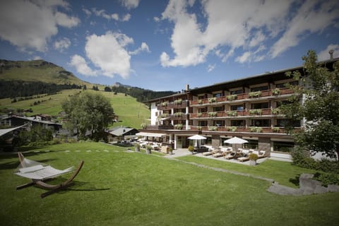 Property building, Day, Natural landscape, Summer, Garden, Garden view, Mountain view, sunbed