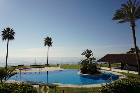 Restaurant/places to eat, Pool view, Swimming pool, Swimming pool