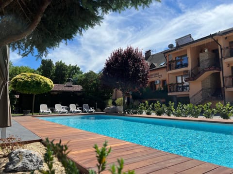 Property building, Swimming pool